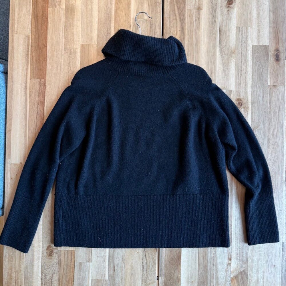 Athleta Alpine Turtleneck Sweater Cashmere Blend M - Picture 2 of 3